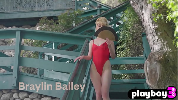 Amazing big ass blonde teen Braylin Bailey exposing sexy body during posing