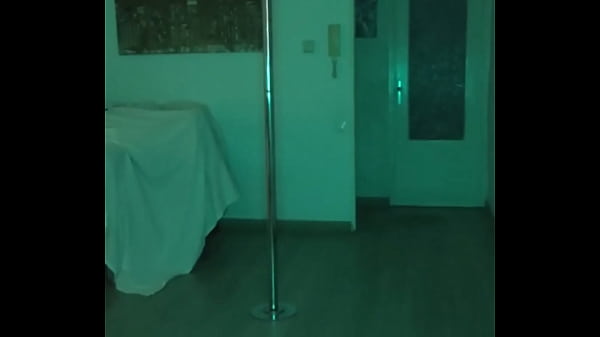 amysexxxjuguetona se graba mientras hace un baile privado