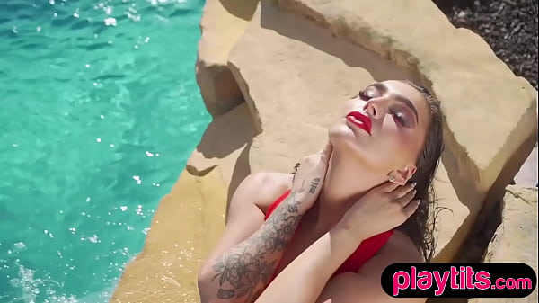 Big ass stunning beauty strips to flaunt naked figure in the pool