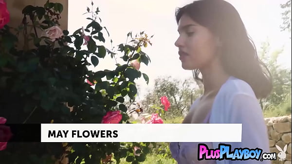 Big tits black MILF Jenna Foxx exposing stunning body after striptease